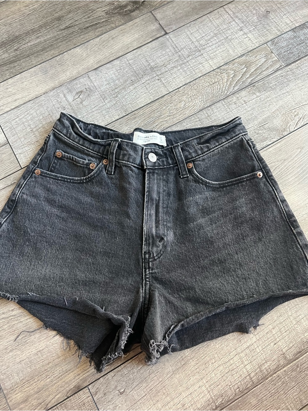 Abercrombie & Fitch Curve Love - 90s Relaxed Cutoff Short